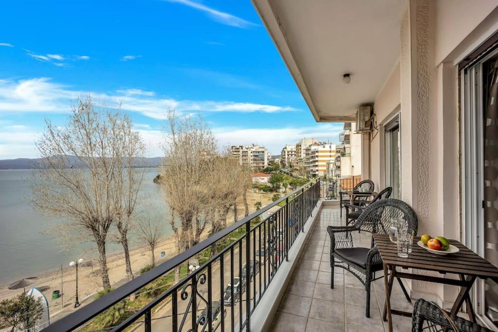 Bright Central Apartment With Splendid Sea View! Chalkís Kültér fotó