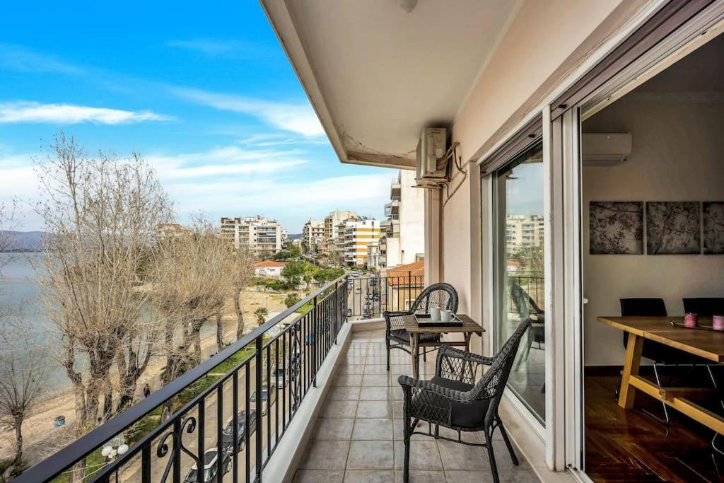 Bright Central Apartment With Splendid Sea View! Chalkís Kültér fotó