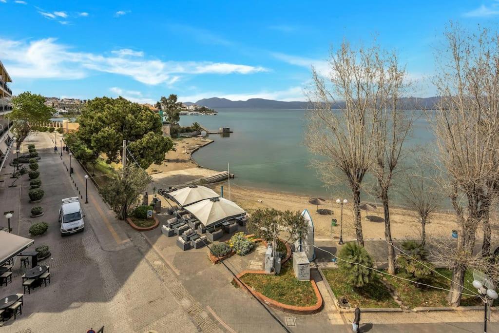 Bright Central Apartment With Splendid Sea View! Chalkís Kültér fotó