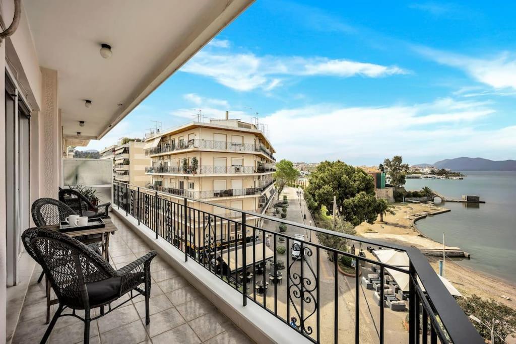 Bright Central Apartment With Splendid Sea View! Chalkís Kültér fotó