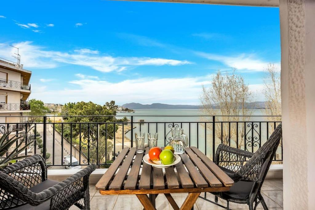 Bright Central Apartment With Splendid Sea View! Chalkís Kültér fotó