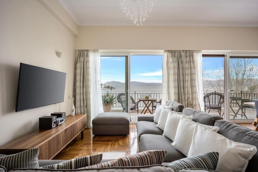 Bright Central Apartment With Splendid Sea View! Chalkís Kültér fotó